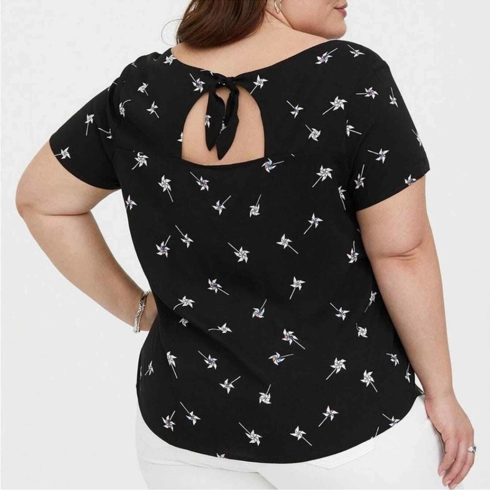 Torrid Abbey Challis Tie Back Black Pinwheel Blouse Short Sleeve 3X Boho Novelty